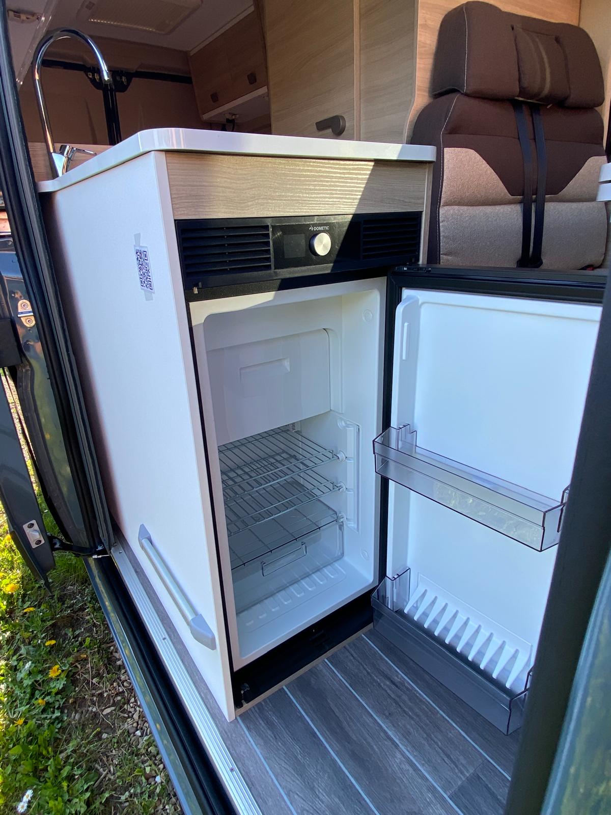 Rent a Camper: Forster Campervan mit Längsbetten